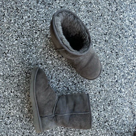 Uggs - Picture 4 of 5